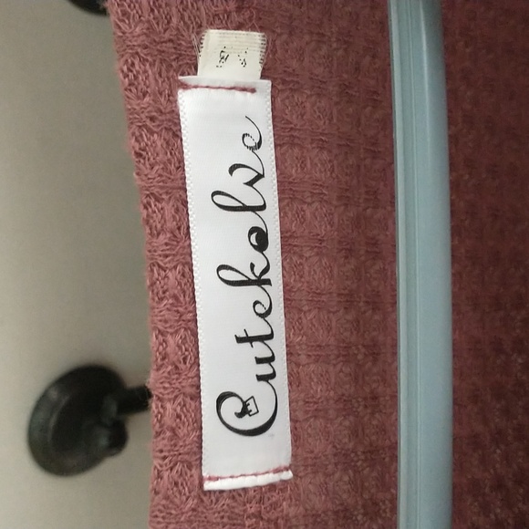 Like new! Waffle knit top, twist tie in front, size M, rust/brown - Picture 3 of 4